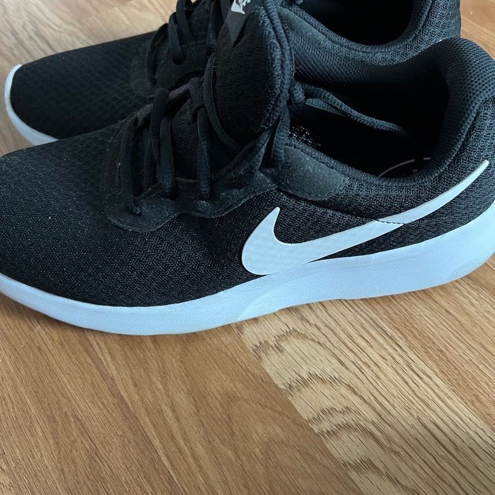 Lightly used Nikes shoes black and white  in a non smoking home